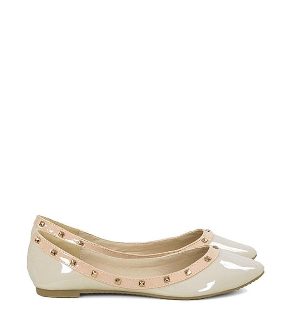 baleriny-bezowe-lakierowane-ozdobna-lamowka Baleriny beżowe - bokiem