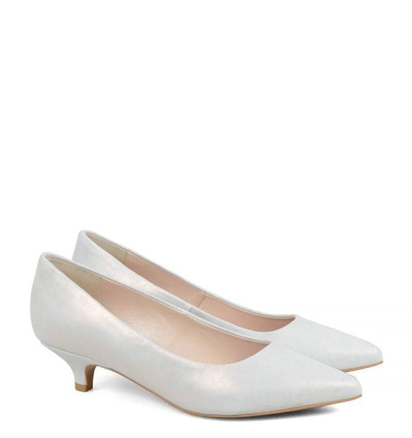 GASSU Czółenka JESSICA białe perłowe kaczuszka - po skosie