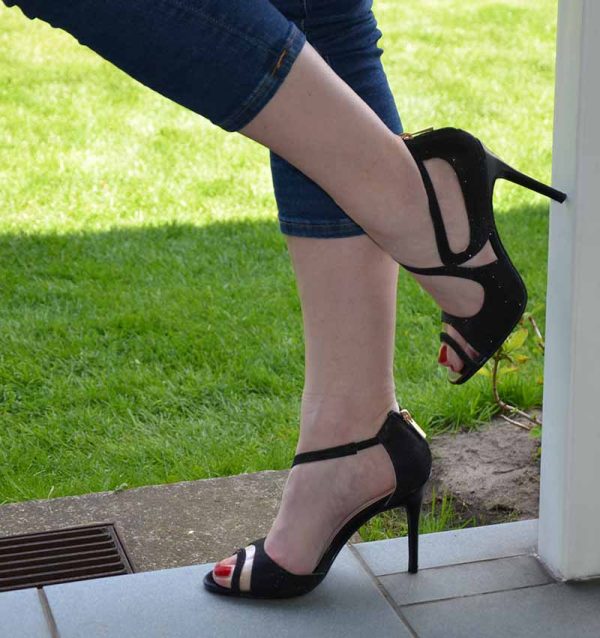 Sandałki czarne szpilki platforma zapinane nad kostką - bokiem