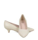 JESSICA - Jasno beżowe czółenka na niskim obcasie - z przodu