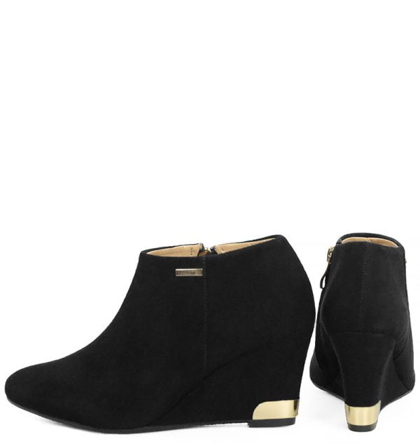 Botki Antonia - czarne zamszowe na koturnie z elementami złotymi