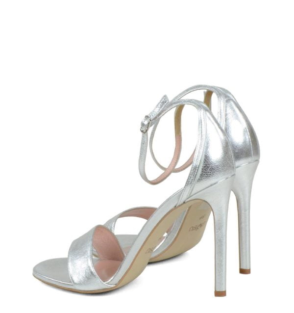 AVA - Srebrne sandałki na szpilce - po skosie