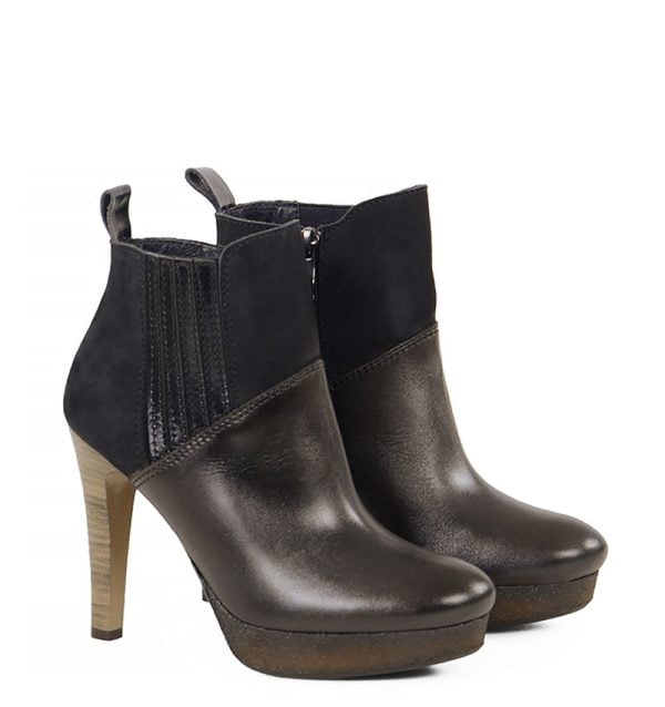 Botki CARLA w kolorze czarno-brązowym - po skosie