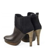 Botki CARLA w kolorze czarno-brązowym - po skosie