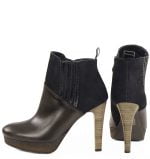 Botki CARLA w kolorze czarno-brązowym - z tyłu