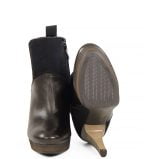 Botki CARLA w kolorze czarno-brązowym - z przodu