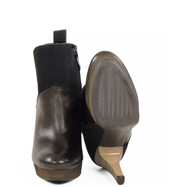 Botki CARLA w kolorze czarno-brązowym - z przodu