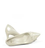 LOTE - Czółenka w pięknym perłowym kolorze Ecru - z przodu