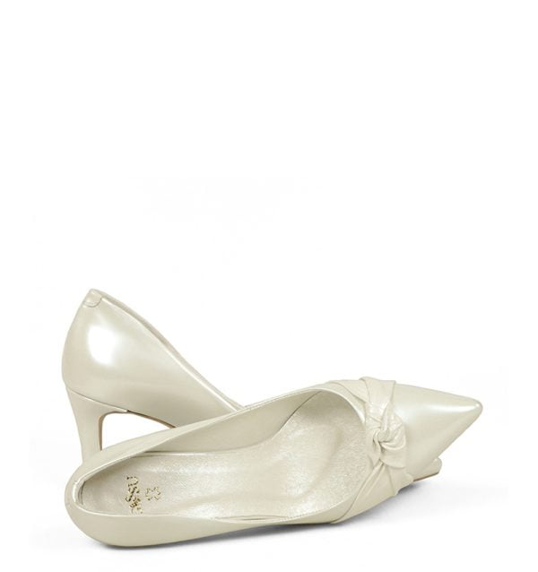 LOTE - Czółenka w pięknym perłowym kolorze Ecru - z przodu