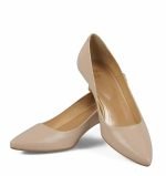 Beżowe czółenka na kaczuszce - z przodu