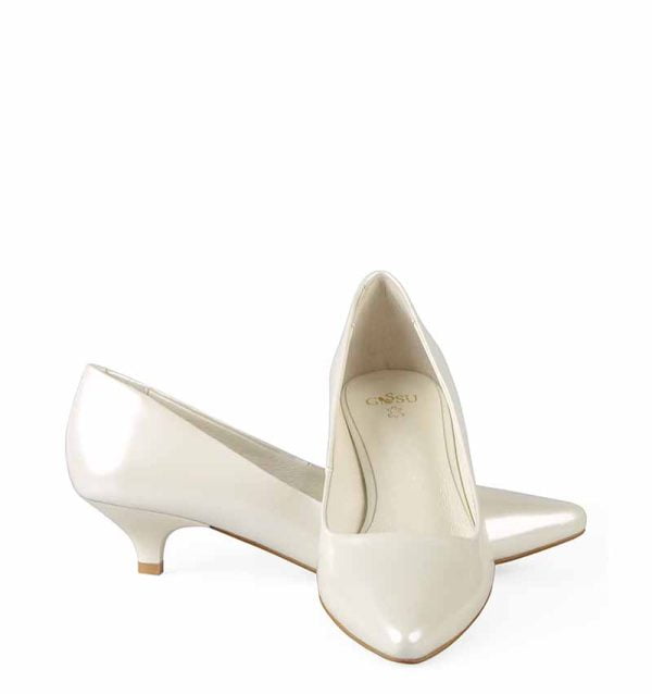 czolenka-damskie-gassu-model-michelle-kremowe-ecru-perlowe-szpilki-lakierowane-niski-obcas-2.jpg GASSU Czółenka MICHELLE Ecru na kaczuszce - z przodu