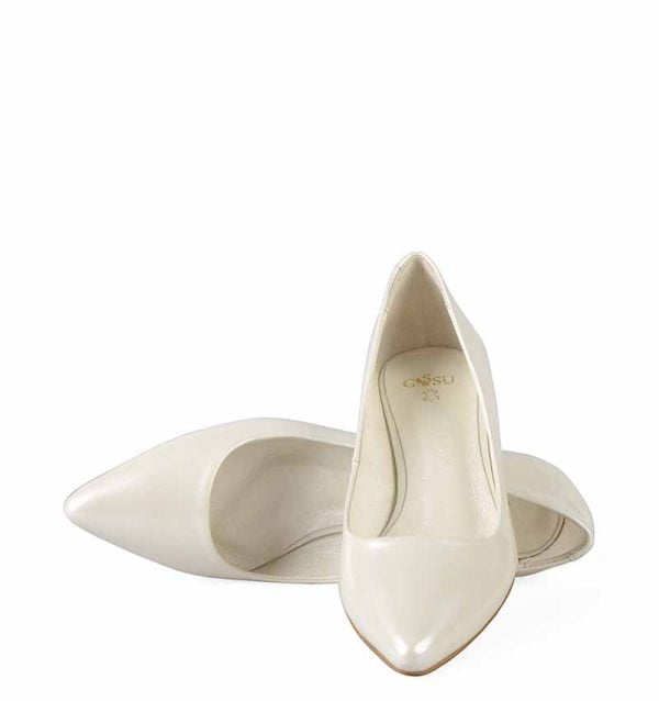 czolenka-damskie-gassu-model-michelle-kremowe-ecru-perlowe-szpilki-lakierowane-niski-obcas-3.jpg GASSU Czółenka MICHELLE Ecru na kaczuszce - z przodu