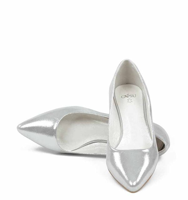 Srebrne czółenka na kaczuszce - z przodu