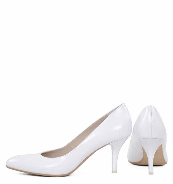 NAHIA -Białe szpilki z półmatowej skóry licowej - z tyłu