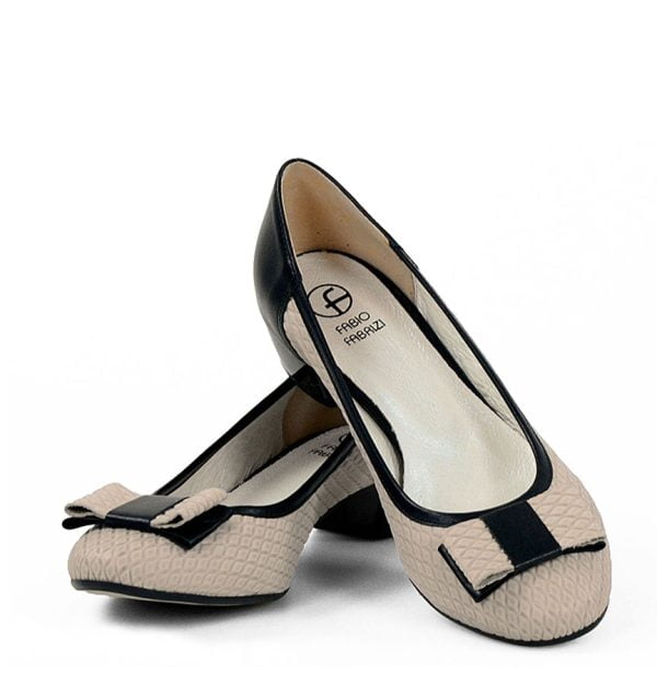 Czółenka na płaskim obcasie czarno beżowe kokardka - obrazek 5