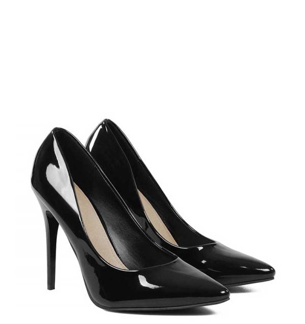 Lakierowane, czarne czółenka damskie - po skosie