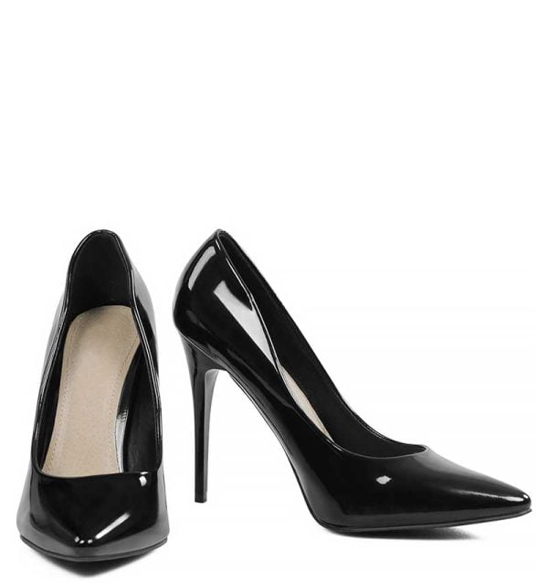 Lakierowane, czarne czółenka damskie - z przodu