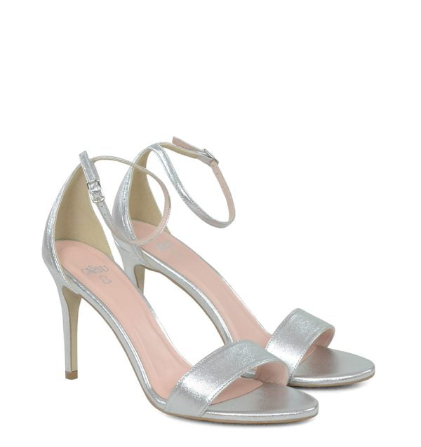 ELLA - Srebrne sandałki na szpilce - po skosie