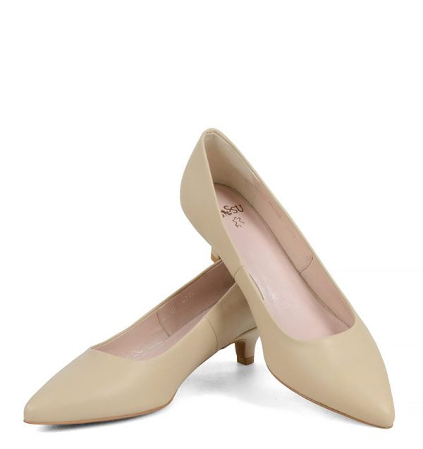 JESSICA - Beżowe czółenka marki GASSU na kaczuszce - z przodu