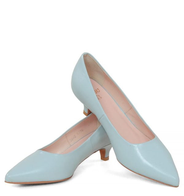 JESSICA - Błękitne czółenka na niskiej szpilce - z przodu