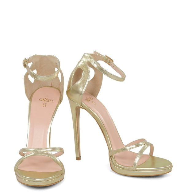 KIM - Złote sandałki na szpilce z niedużą platformą - z przodu