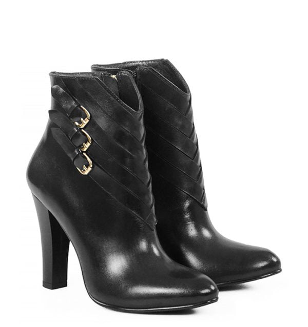 Botki LEA na obcasie z trzema skośnymi paskami i klamerkami - po skosie