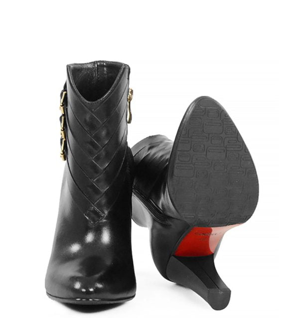 Botki LEA na obcasie z trzema skośnymi paskami i klamerkami - z przodu