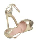 MIA - Złote sandałki na szpilce z niedużą platformą - z przodu