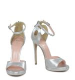 MIA - Srebrne sandałki na szpilce z niedużą platformą - z przodu