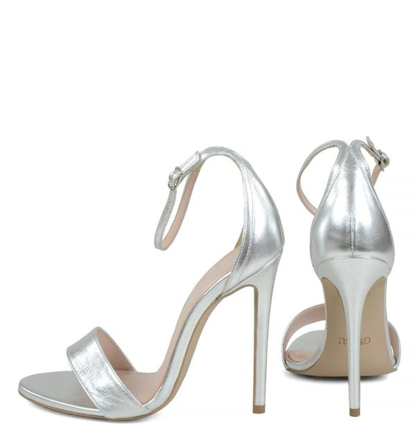 GASSU NATALIE Srebrne sandałki na szpilce - z tyłu