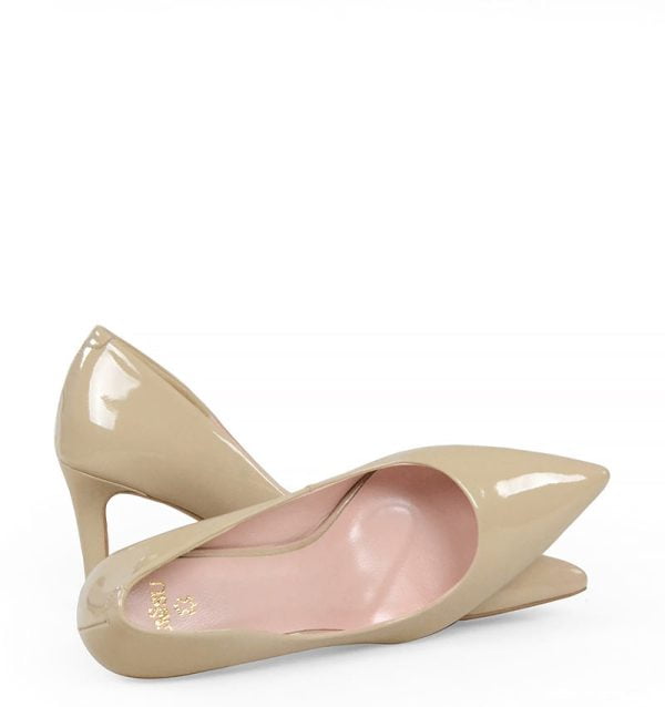 RIKO - klasyczne czółenka na średniej szpilce - z przodu