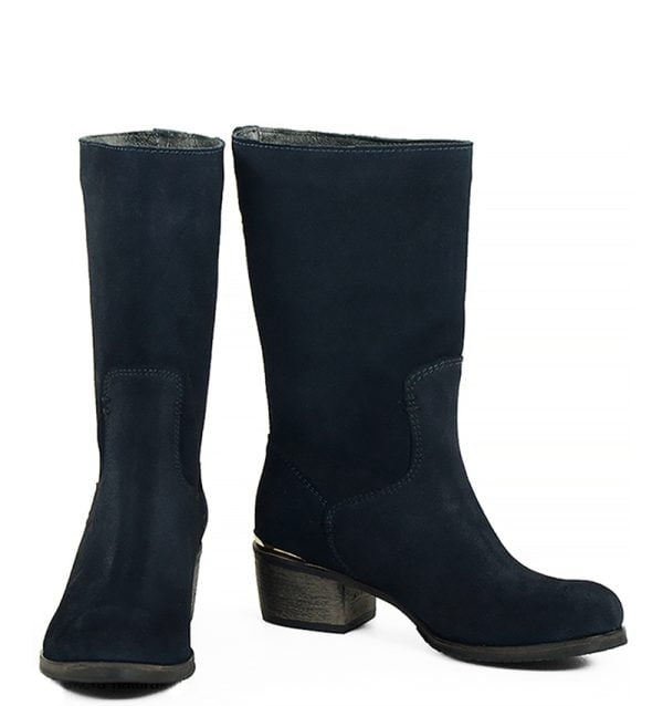 ROSALIE -Niezwykle wygodne, ciemnogranatowe botki z naturalnego nubuku. Wsuwane, na niewysokim klocku. Ozdobny, złoty akcent nad obcasem.