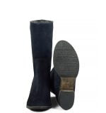 ROSALIE -Niezwykle wygodne, ciemnogranatowe botki z naturalnego nubuku. Wsuwane, na niewysokim klocku. Ozdobny, złoty akcent nad obcasem.