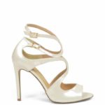 Kremowe sandałki na szpilce ekskluzywnej marki GASSU bokiem