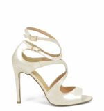 Kremowe sandałki na szpilce ekskluzywnej marki GASSU bokiem