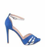 Niebieskie sandałki na szpilce - bokiem