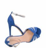 Niebieskie sandałki na szpilce - z przodu