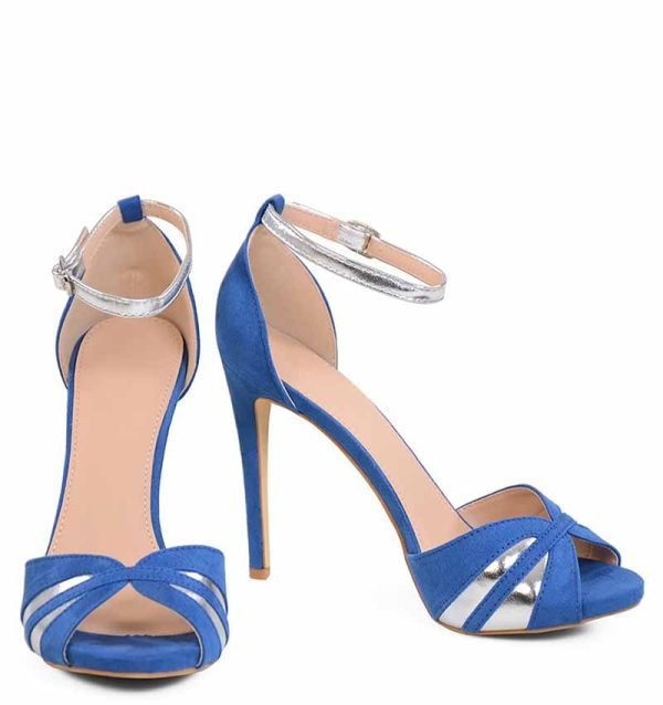 Niebieskie sandałki na szpilce - z przodu