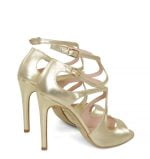 Złote sandałki na szpilce - po skosie