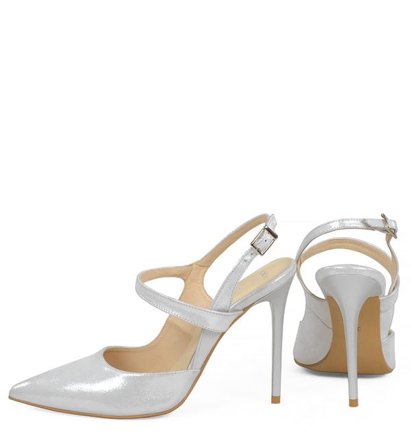 SARA od GASSU. Srebrne szpilki z odkrytą piętą - z tyłu