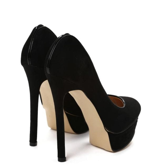 Czarne zamszowe buty na platformie - po skosie