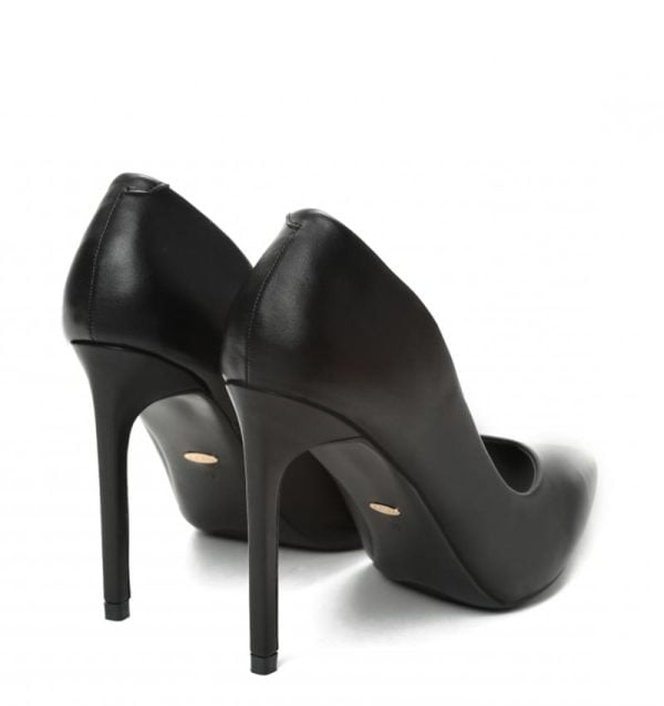 czarne szpilki matowe - po skosie