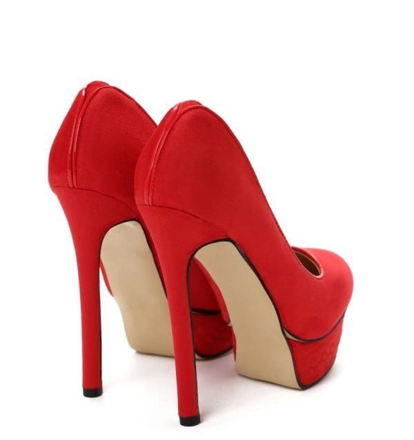 Czerwone szpilki z na platformie - po skosie