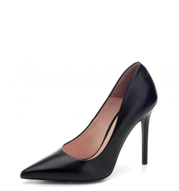 Czarne czółenka na szpilce od VG Mijas - po skosie