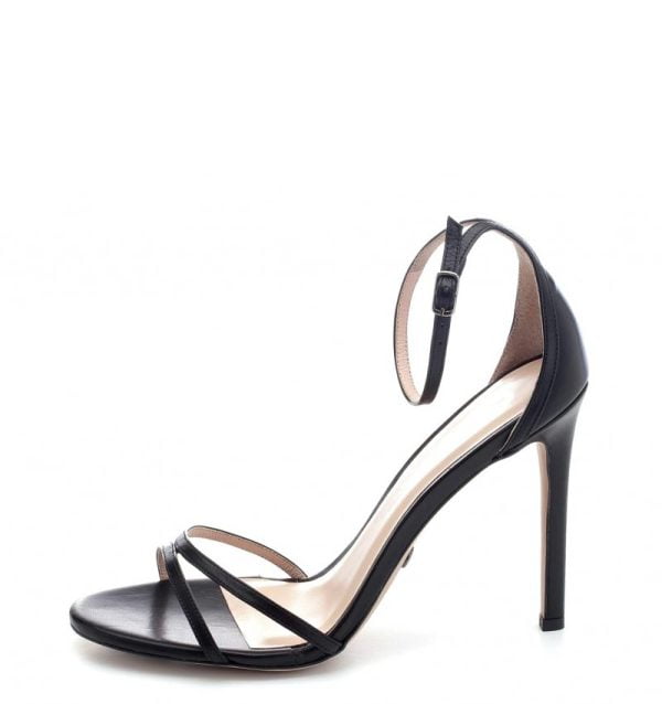 Malaga sandałki na szpilce czarne licowe cienkie paski zakryta pięta - bokiem