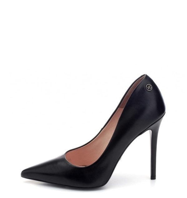 Czarne czółenka na szpilce od VG Mijas - bokiem