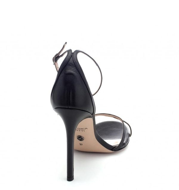Malaga sandałki na szpilce czarne licowe cienkie paski zakryta pięta - po skosie