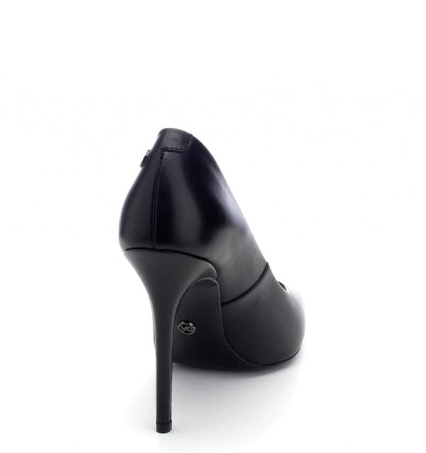 Czarne czółenka na szpilce od VG Mijas - z tyłu