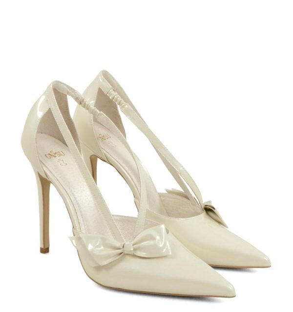 EMMA od GASSU. Piękne szpilki z paseczkami i kokardką w kolorze ecru perła - po skosie