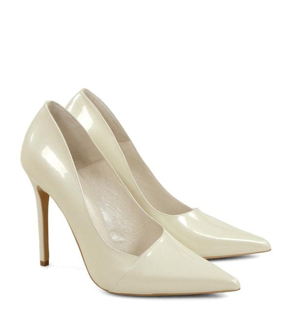 GASSU HAILEY – Szpilki ecru z perłowej skóry - po skosie